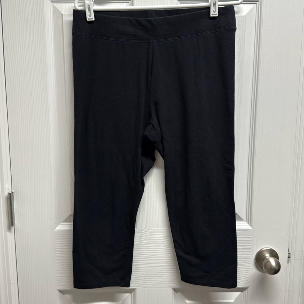 Sonoma women’s black cropped leggings